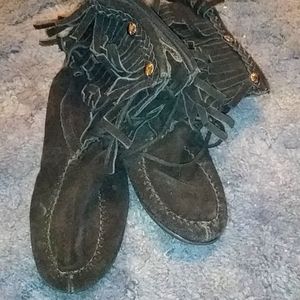 Bucco Capenis Ayita Black Fringe Moccosins 8M